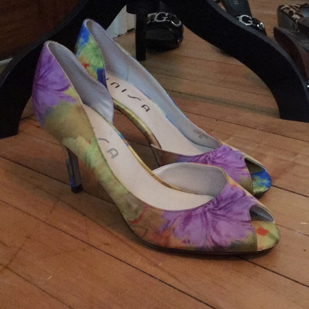 Heals - Picture 2 of 3